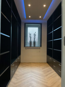 MHF maatwerk Mark Hoff meubelmaker houtbewerking Woninginrichting slaapkamer inloopkast