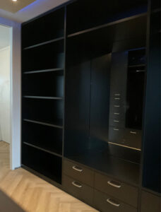 MHF maatwerk Mark Hoff meubelmaker houtbewerking Woninginrichting slaapkamer inloopkast