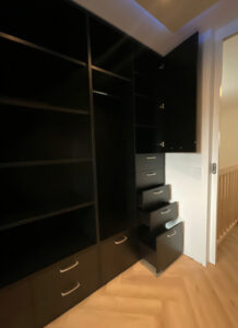 MHF maatwerk Mark Hoff meubelmaker houtbewerking Woninginrichting slaapkamer inloopkast