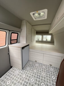 MHF maatwerk Mark Hoff meubelmaker houtbewerking Camperbouw camperinterieur Chevrolet