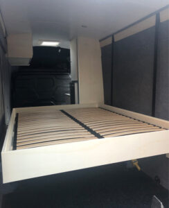 MHF maatwerk Mark Hoff meubelmaker houtbewerking Camperbouw camperinterieur Ford met Hefbed
