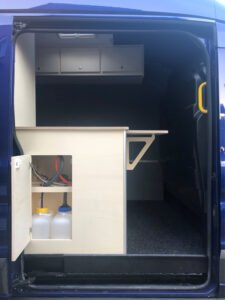 MHF maatwerk Mark Hoff meubelmaker houtbewerking Camperbouw camperinterieur Ford met Hefbed