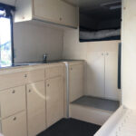 MHF maatwerk Mark Hoff meubelmaker houtbewerking Camperbouw camperinterieur Mercedes L3H2 uitschuifbed verdieping
