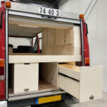 MHF maatwerk Mark Hoff meubelmaker houtbewerking Camperbouw camperinterieur Mercedes 310 brandweerbus buscamper