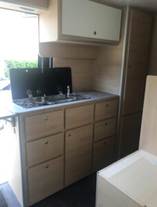 MHF maatwerk Mark Hoff meubelmaker houtbewerking Camperbouw camperinterieur Peugeot Boxer