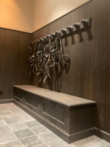 MHF maatwerk Mark Hoff meubelmaker houtbewerking Specials zadelkamer eiken eikenhout