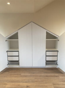 MHF maatwerk Mark Hoff meubelmaker houtbewerking Woninginrichting slaapkamer zolder Kledingwand