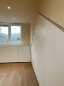 MHF maatwerk Mark Hoff meubelmaker houtbewerking Woninginrichting slaapkamer zolder Kledingwand